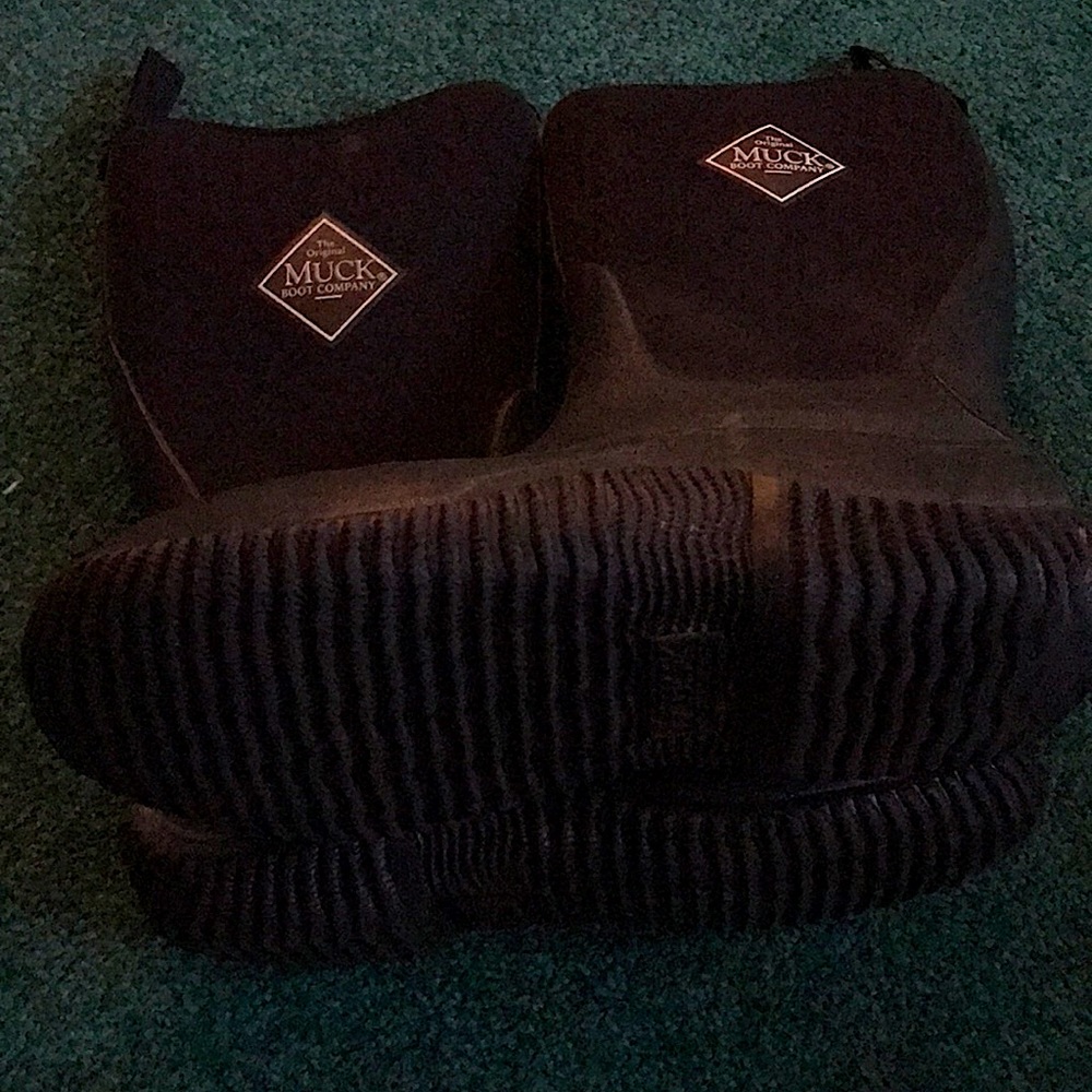 Muck boots size kids 3 black